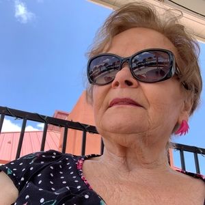 Meet your Posher, Suzanne